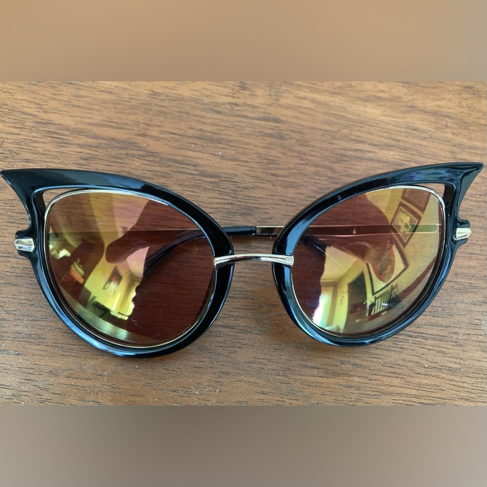 Bat/cat eye cut-out mirrored sunglasses. Black frames. Purrrfect for Halloween!!